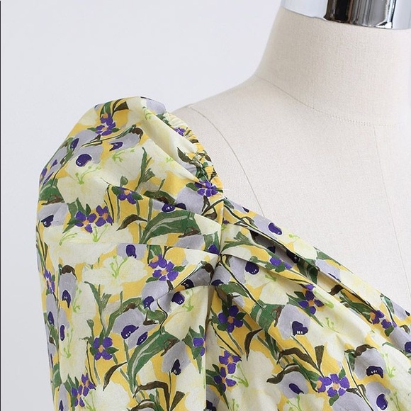 CROSS FRONT FLORAL CROP TOP IN YELLOW size small - Picture 3 of 8